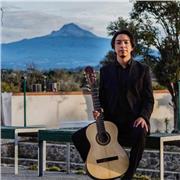 ¡Clases de guitarra online! Experiencia internacional en conciertos y titulado con mención honorifica